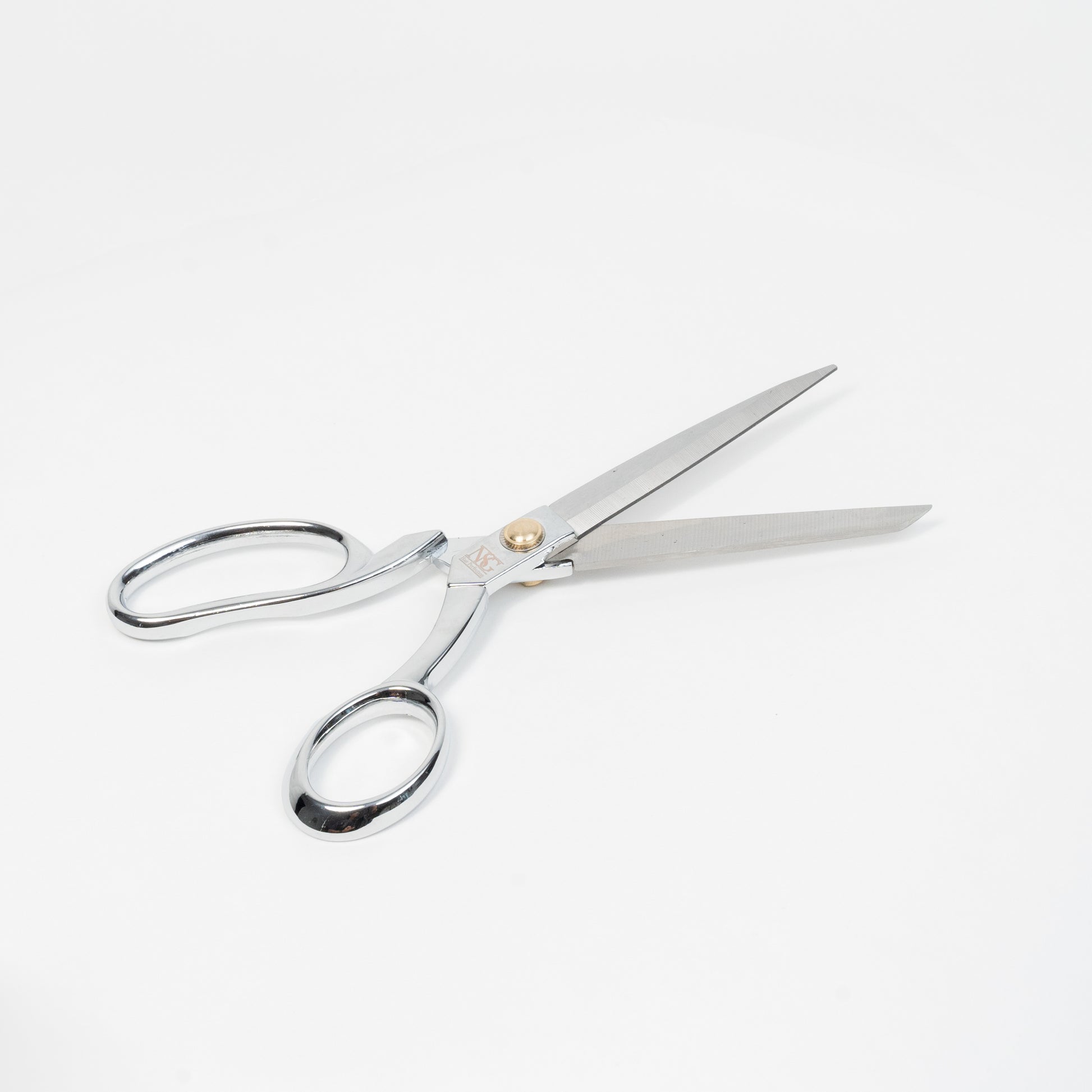 NSG XL Shears featuring extra-large handle for comfortable and efficient cutting